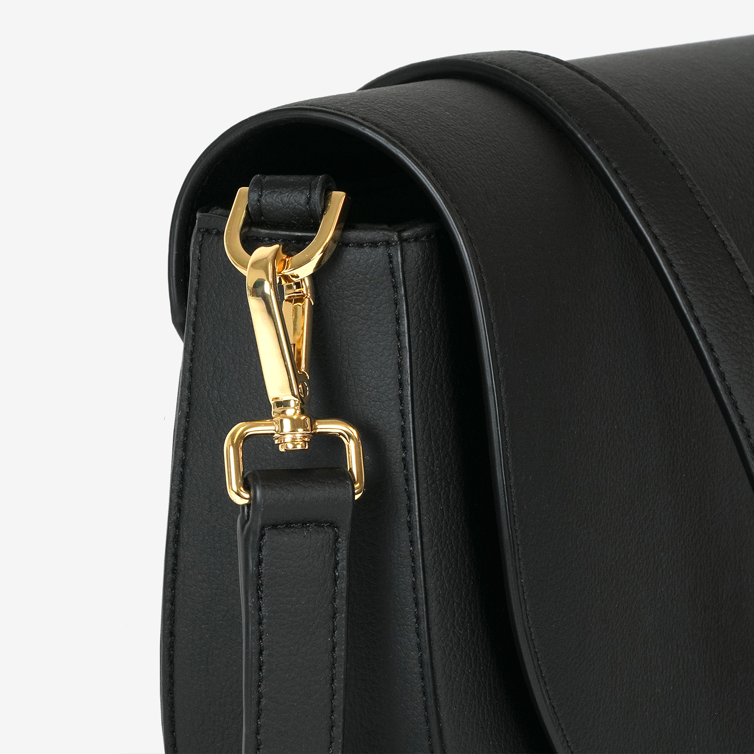 vlà Alice Half Moon Bag in Schwarz – Seitenansicht Metallteile